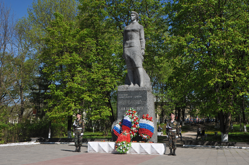 Памятник К.И.Назаровой.